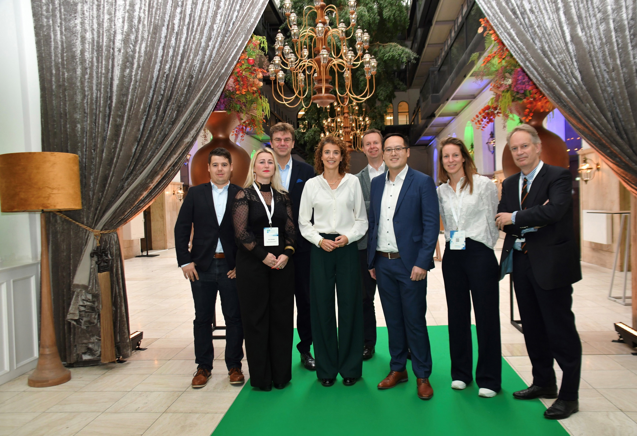 Minister Hermans & Consortium representatives_Photo credits Mathias de Graag - RVO.jpg