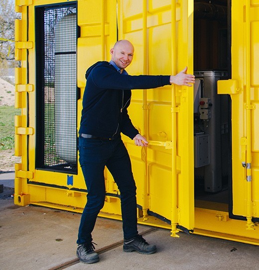 Elestor employee opening a flow battery